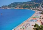 Alanya'da Şubat Sürprizi: Sıcak Hava Plajları Doldurdu!