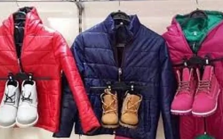 Adana'da İhtiyaç Sahibi Çocuklara Bot ve Mont Desteği