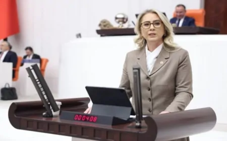 İzmir’e Yapılan Yatırımlarla Yanıt: 'Hizmet Konuşur, Siyaset Değil'