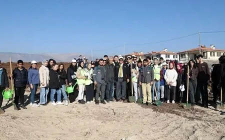 Dulkadiroğlu Belediyesi Deprem Şehitleri Anısına Fidan Dikme Etkinliği Düzenledi
