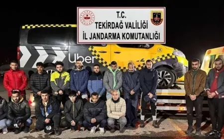 Uber Araçla Kaçmaya Çalışan 14 Göçmen Yakalandı