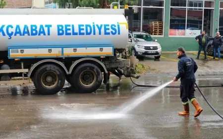Akçaabat Belediyesi Temizlik Çalışmalarıyla İlçeyi Güzelleştiriyor
