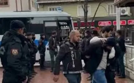 Eşme'de Sokak Satıcılarına Polis Operasyonu