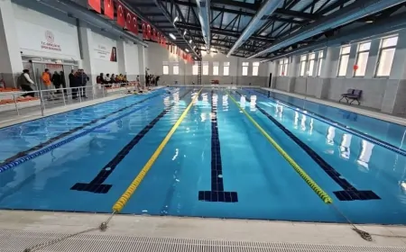 Van'da Yeni Yüzme Havuzu Hizmete Açıldı