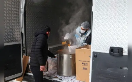 Van’da Soğuk Havalarda Sıcak Çorba İkramı Başladı