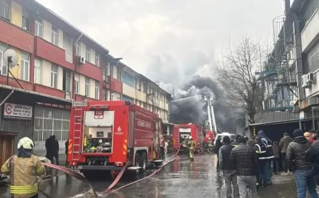 Başakşehir'de sanayi sitesinde fabrika yangını! Müdahale sürüyor
