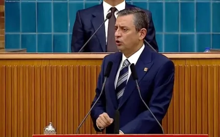 Özgür Özel: ‘Cumhuriyet çınarının gövdesine baltayla vuruyorlar’