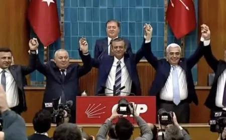SON DAKİKA: CHP Grup Toplantısında İki Yeni Milletvekili Partiye Katıldı