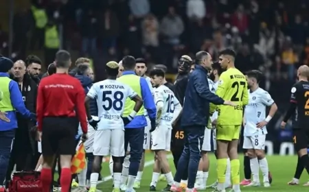 Adana Demirspor’dan Sahadan Çekilme Açıklaması: ‘Bilinçli Hakem Hatalarına Tepki’
