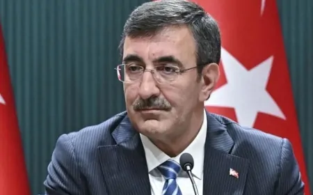 Cevdet Yılmaz: 'Önceliğimiz Enkaz Altındaki Vatandaşlara Ulaşmak'
