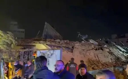 Konya’da 3 Katlı Bina Çöktü: İçeride 5 Kişi Olduğu Tahmin Ediliyor