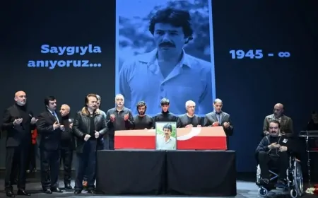 Müzik Dünyasının Efsanesi Ferdi Tayfur, Sevenlerinin Gözyaşlarıyla Son Yolculuğuna Uğurlandı