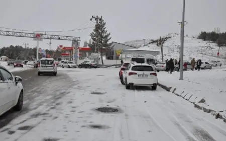 İstanbul'da Kar Kabusu: Yollar Buz Pistine Döndü, Vatandaşlar Mağdur