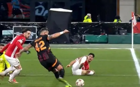 Galatasaray'da Abdülkerim Bardakcı'dan muazzam savunma, Kaan Ayhan'ın kırmızı kartı sonrası fark açıldı!