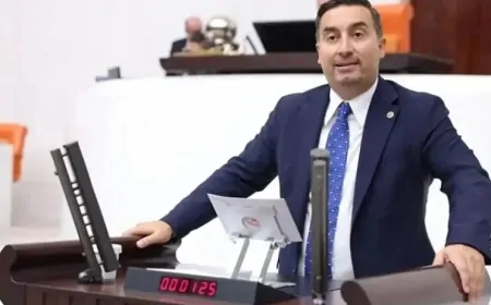 Burak Akburak: ‘İstanbul’un tarihî binaları çürüyor, restorasyon projeleri engelleniyor’
