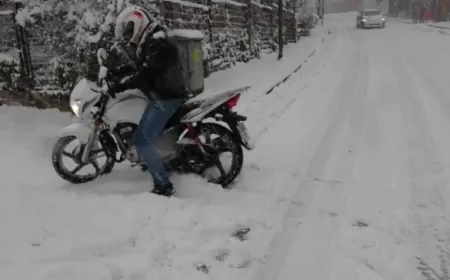 Motokuryeye Karlı Havada Gelen İlginç Soru Sosyal Medyada Tartışma Yarattı
