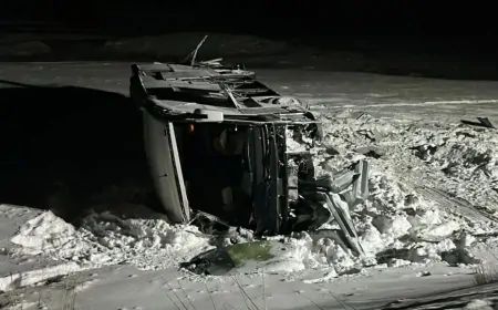 Erzurum'da yolcu otobüsü devrildi: 37 kişi yaralandı