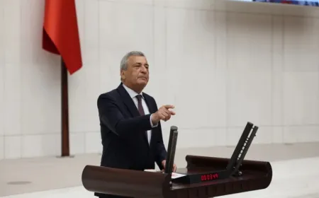 CHP’li Hasan Öztürkmen: ‘Antep fıstığı üreticisi desteklenmiyor, Barak Ovası kuraklıkla boğuşuyor’