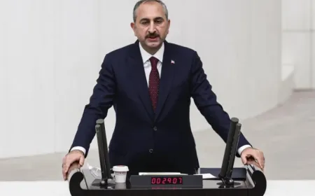 AK Partili Abdulhamit Gül: ‘Cumhurbaşkanımız, millet iradesine tankları çevirenlere karşı göğsünü siper eden liderdir!’