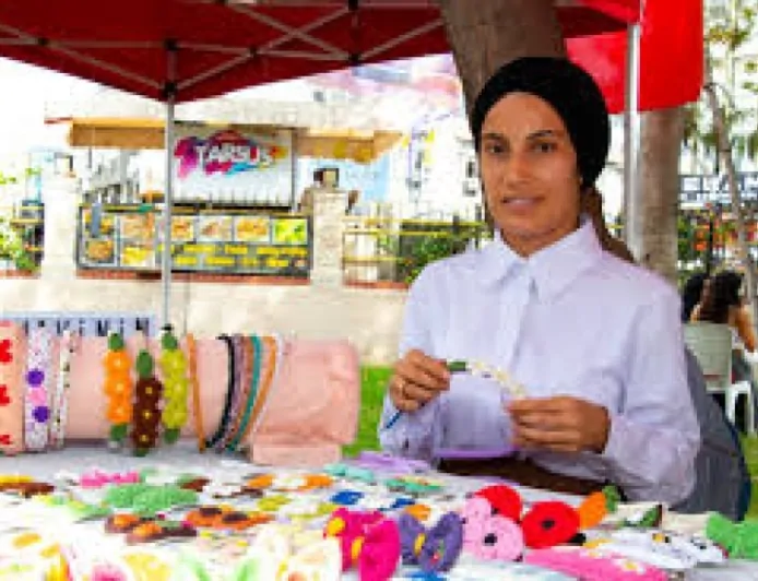 Mersin’de Yeni Yıl Temalı Üretici Kadın Stantları İlgi Görüyor