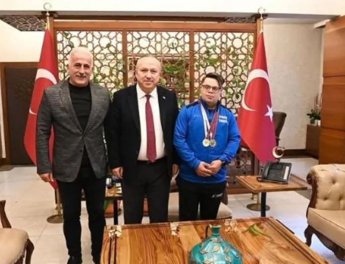 Vali Ali Fidan, Altın Madalyalı Sporcu Ramazan Ünlü’yü Ağırladı