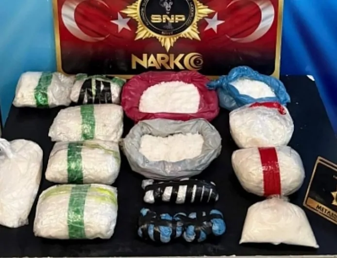 Siirt'te Uyuşturucu Operasyonunda 8 Kilo 400 Gram Metamfetamin Ele Geçirildi