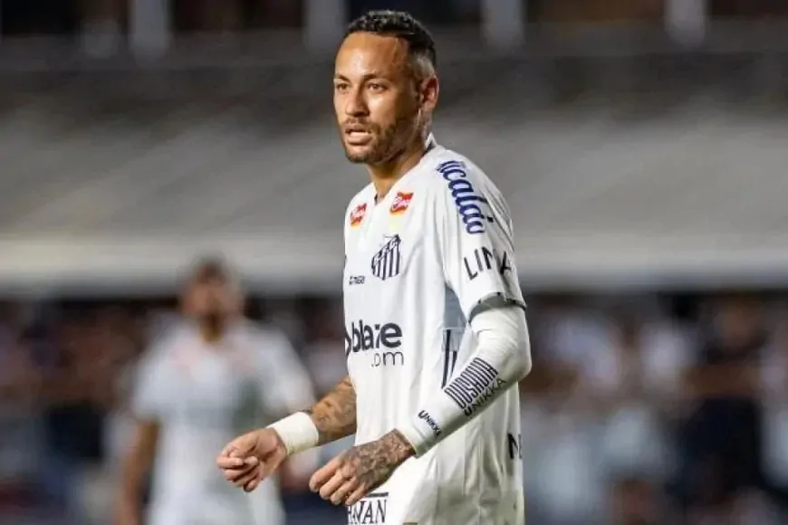Neymar, 12 yıl sonra Santos formasıyla sahalara döndü
