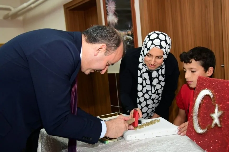 Hasan Uygun, Tonya Hoşarlı İlk ve Ortaokulu'nu Ziyaret Etti