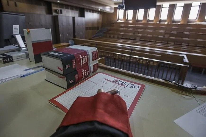 Mersin’de Okul Müdürünün Göçmen Paylaşımına Suç Duyurusu