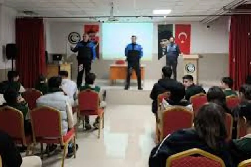 Niğde Emniyeti 'Bizim Çocuklar Projesi' Kapsamında Bilgilendirme Çalışması Yaptı