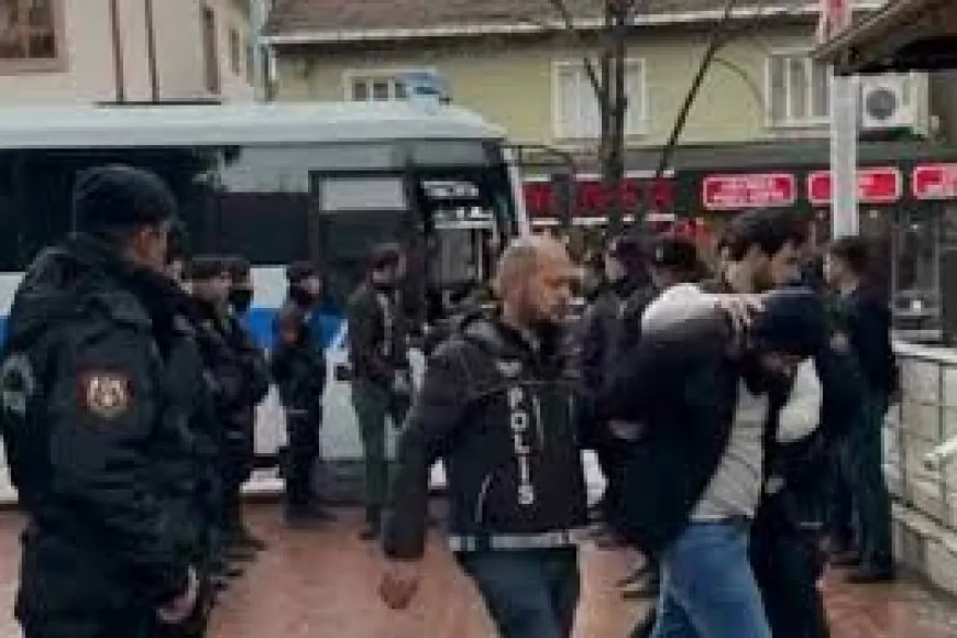 Eşme'de Sokak Satıcılarına Polis Operasyonu