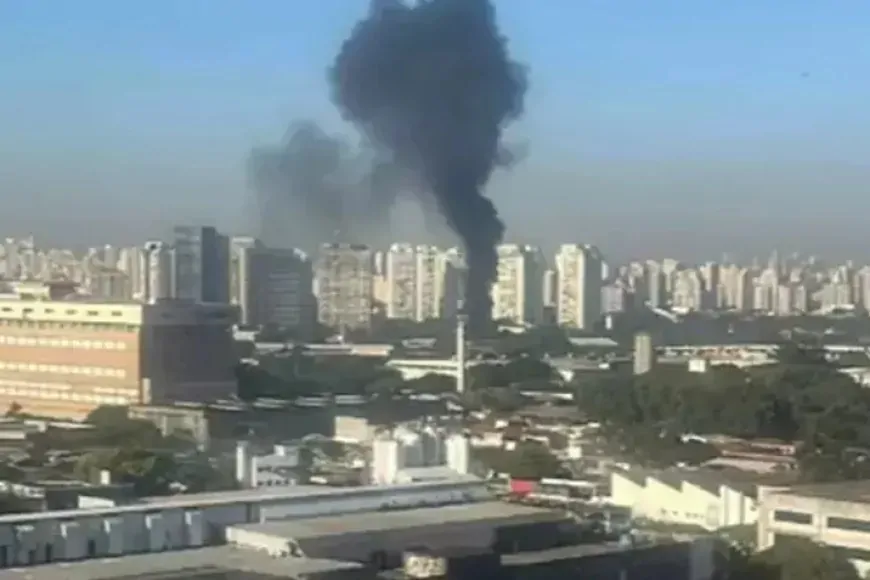 Brezilya'nın Sao Paulo kentinde küçük uçak kazası: 2 ölü, yangın çıktı!