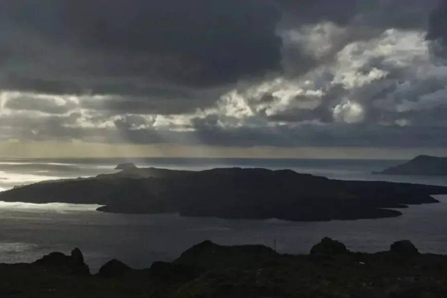 Ege Denizi'nde Depremler Sürüyor: Santorini'de Olağanüstü Hal, Üç Olası Senaryo