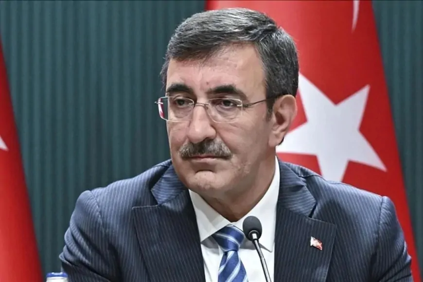Cevdet Yılmaz: 'Önceliğimiz Enkaz Altındaki Vatandaşlara Ulaşmak'