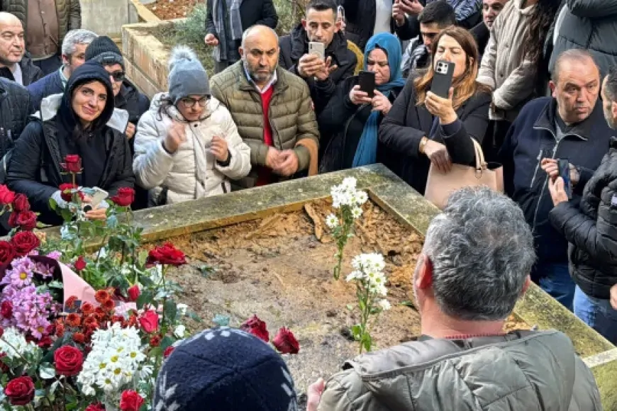 Ferdi Tayfur'un Hayranları Kabrine Akın Etti: 'Onunla Büyüdük'