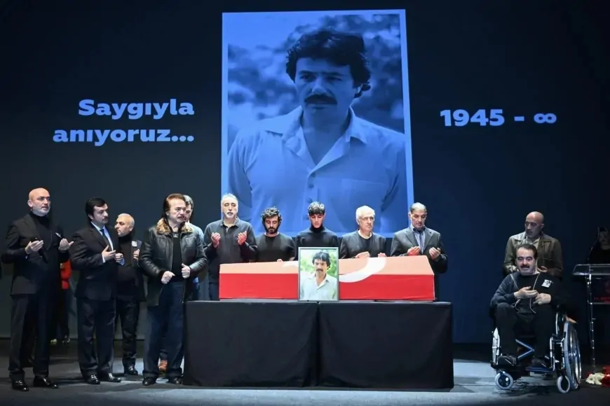 Müzik Dünyasının Efsanesi Ferdi Tayfur, Sevenlerinin Gözyaşlarıyla Son Yolculuğuna Uğurlandı