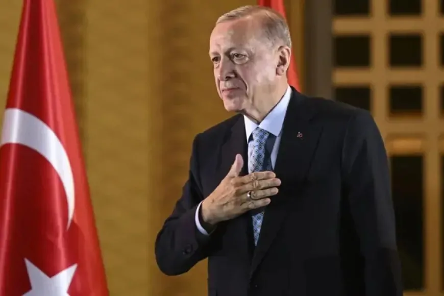 Cumhurbaşkanı Erdoğan, Endonezya’da Mehter Marşı Söylerken Kameralara Yansıdı