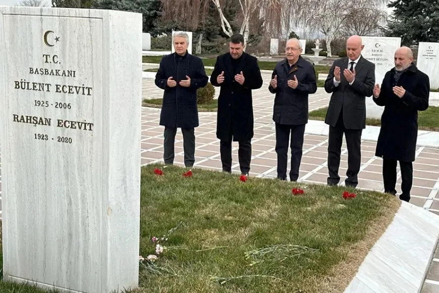 Mehmet Sevigen'den Deniz Baykal’ın mezarı başında duygusal sözler: ‘Affet bizi Deniz Bey’