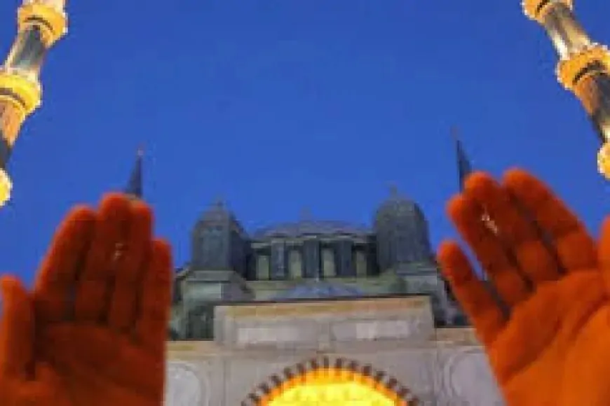 Camiler Berat Gecesi İçin Dolduruldu, Vatandaşlar Duada Bulundu