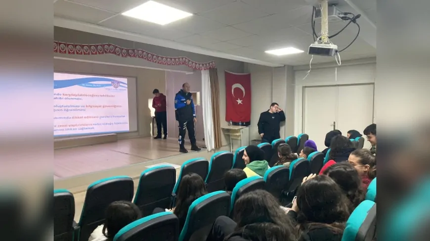 Beykoz'da Öğrencilere Akran Zorbalığı ve Güvenli İnternet Semineri