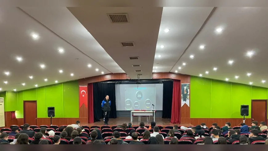 Beykoz'da Öğrencilere Akran Zorbalığı ve Güvenli İnternet Semineri