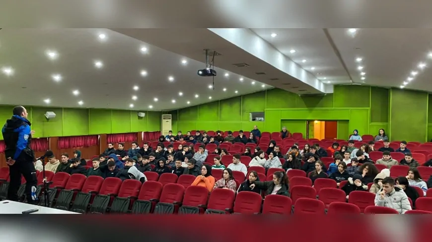 Beykoz'da Öğrencilere Akran Zorbalığı ve Güvenli İnternet Semineri