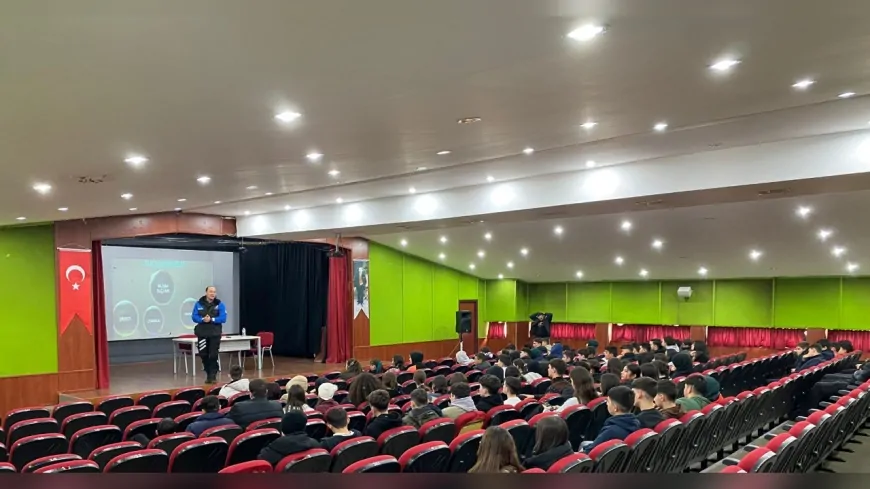 Beykoz'da Öğrencilere Akran Zorbalığı ve Güvenli İnternet Semineri