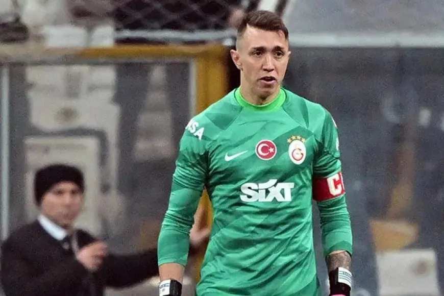 Fernando Muslera, sinirli bir şekilde röportajı terk etti! 'Bırakmamı mı istiyorsunuz!'