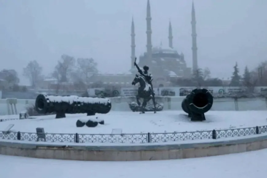 Edirne'de Kar Yağışı Etkili Oluyor! Bugün Hava Durumu Nasıl?