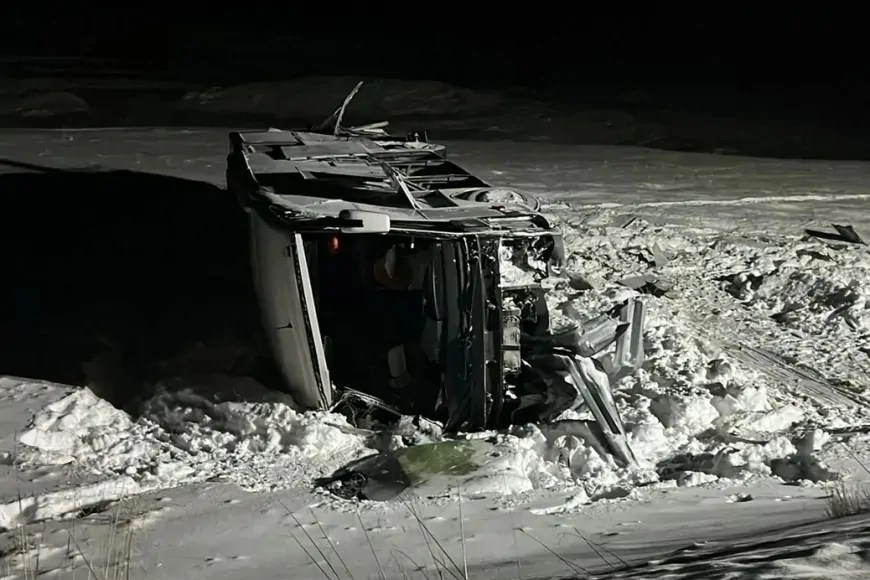 Erzurum'da yolcu otobüsü devrildi: 37 kişi yaralandı