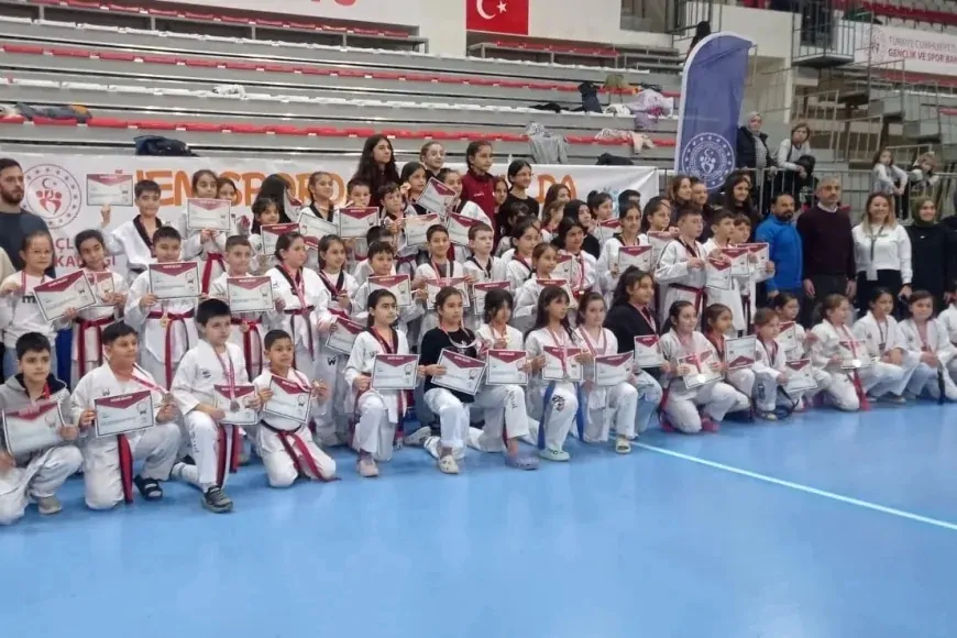 Okul Sporları Taekwondo Müsabakalarında İğdir Rüzgarı Esti