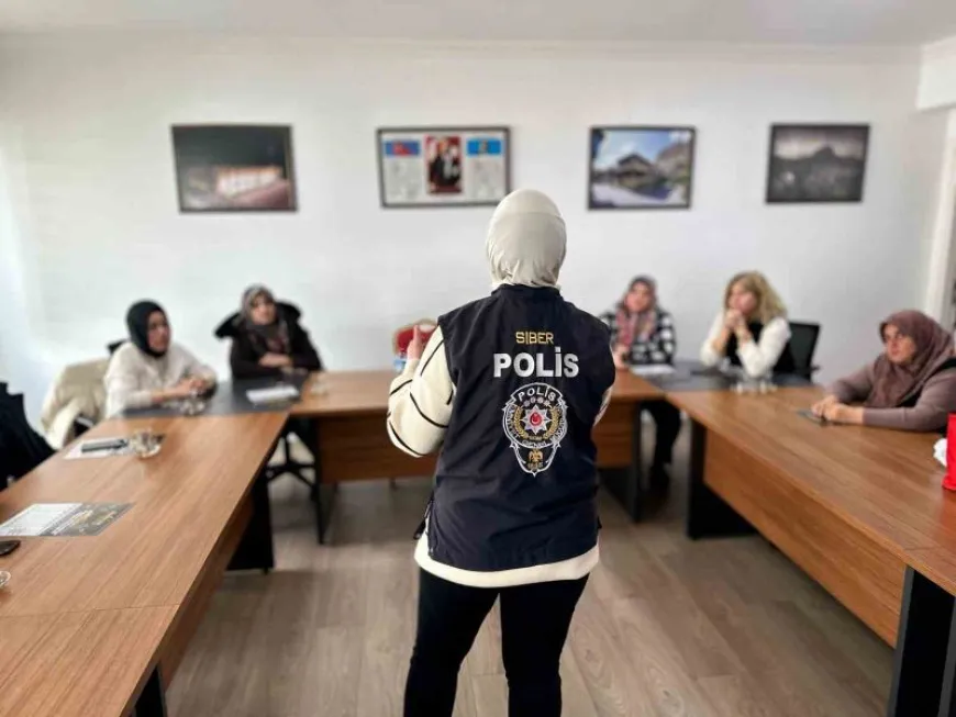 Kadınlara Güvenli İnternet Kullanımı Eğitimi Verildi