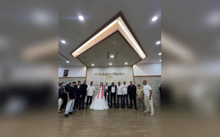 MHP Beykoz İlçe Başkanı Emre Çömlekçi, Alperen ve Beyza çiftinin nikâh törenine teşkilatla birlikte katıldı