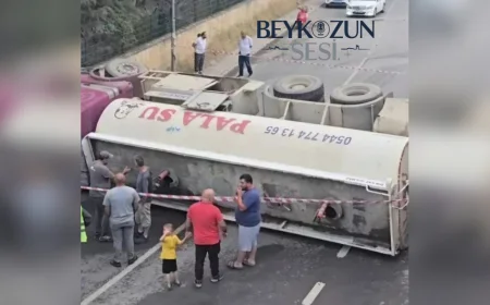 Beykoz’da Su Tankeri Geri Geri Gelirken Devrildi: Araçlara Çarptı, 1 Kişi Yaralandı